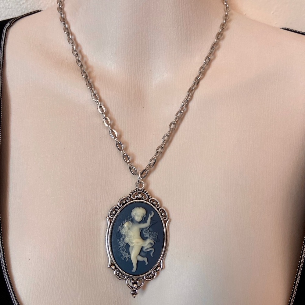 Vintage Grayish Black Cameo of a Cherub 18in Silver Plated Pendant Necklace